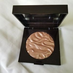 Laura Mercier face illuminator